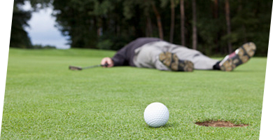 男性が知人とゴルフをしてたところ、男性が打ったゴルフボールが知人の頭部を直撃。